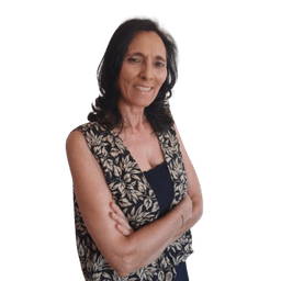Cláudia Dória
